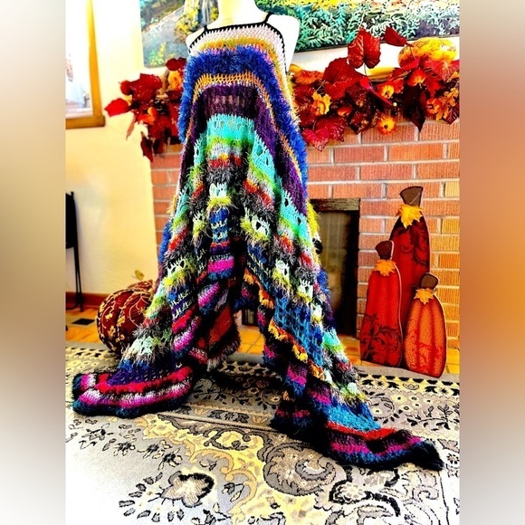 SUPER STAR CROCHETED CAPE DRESS - Picture 4 of 13